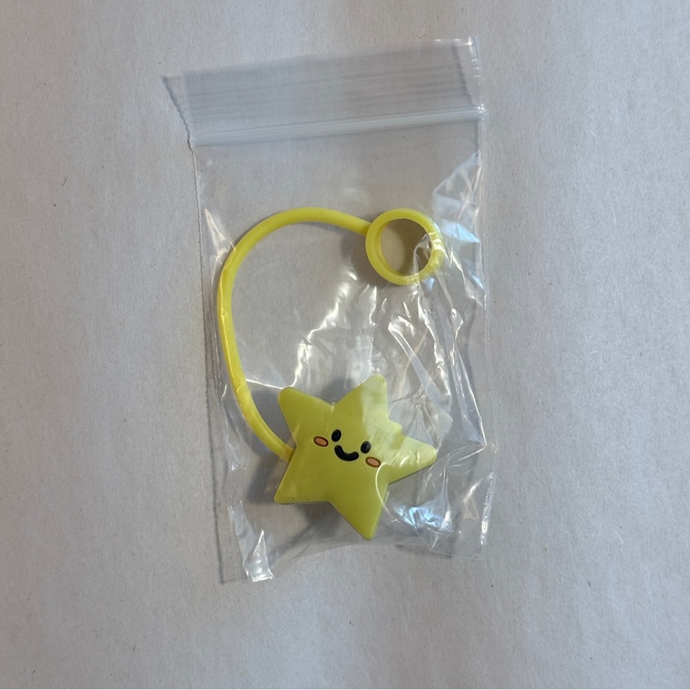 NWOT Yellow Smiley Face Star 40oz Straw Cover